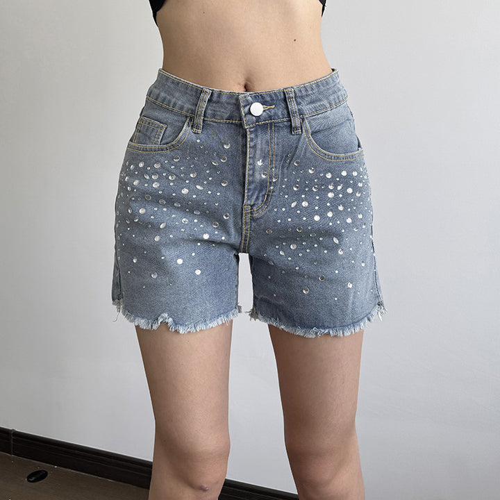 Damejeansshorts med glitrende applikasjoner og frynsete kant Skjora