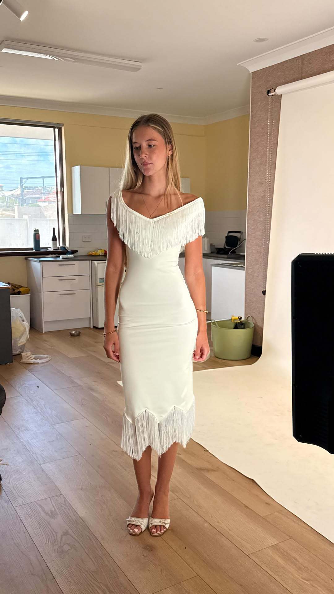 Dame Top med frynsete detalj og off-shoulder-design Skjora