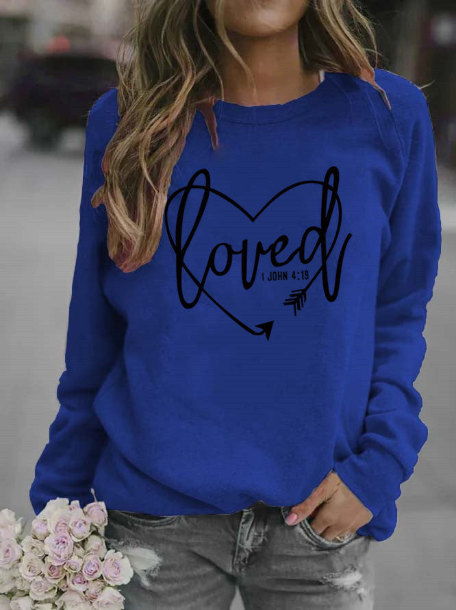 Kvinnelig sweatshirt med hjerteformet trykk og inspirerende budskap Skjora