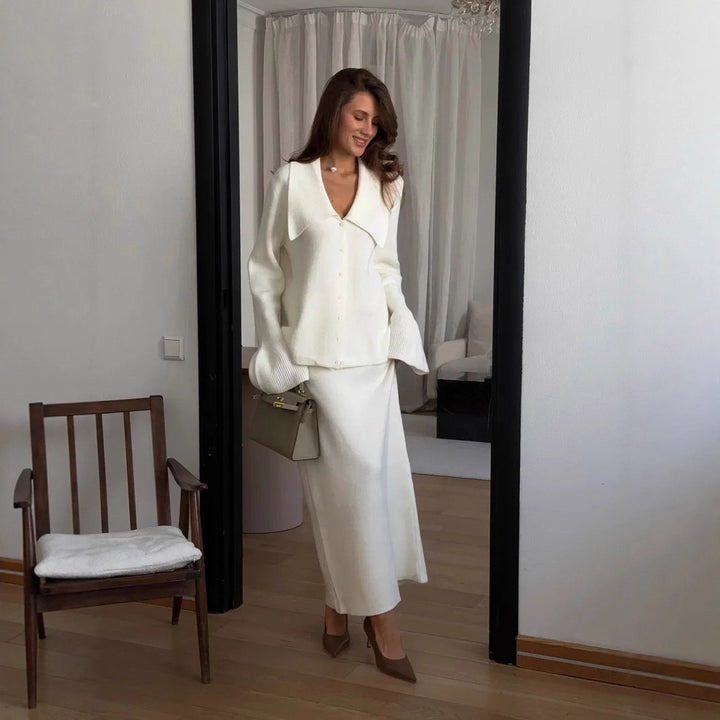 Kvinners strikkesett med elegante knappedetaljer og vid skjorte Skjora
