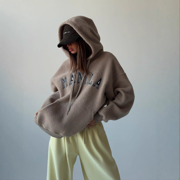 Kvinnes Oversized Fleece Hoodie med Brodert Logo Skjora