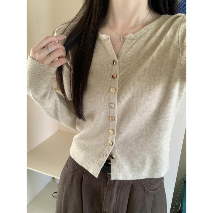 Kvinnelig elegant cardigan med knappe-detalt og mykt materiale Skjora