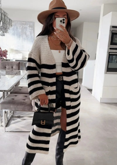 Kvinnes chunky strikket cardigan i en elegant stripeblanding Skjora