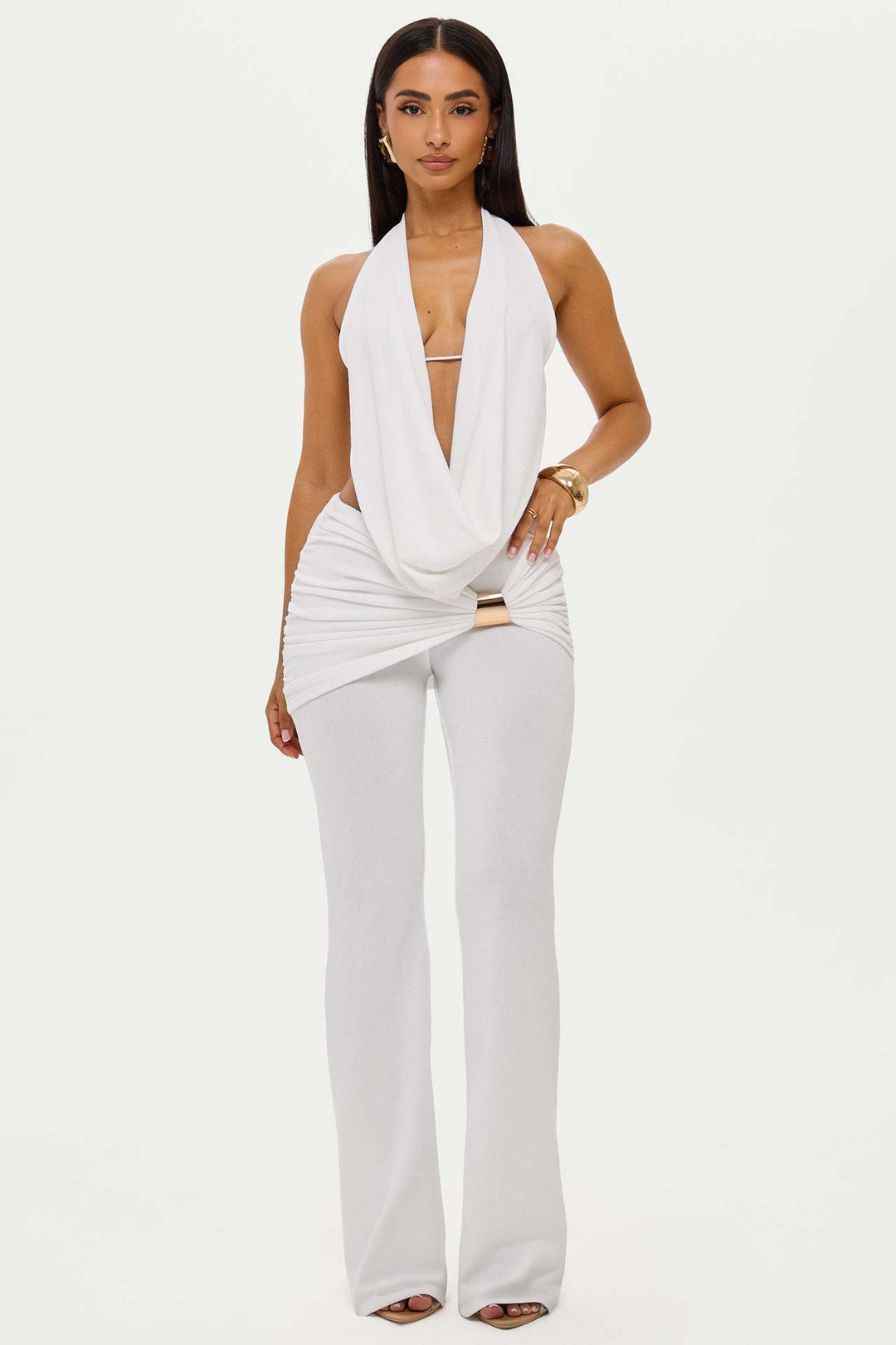 Damer elegant, figurnær jumpsuit med dyp utringning og vide ben Skjora