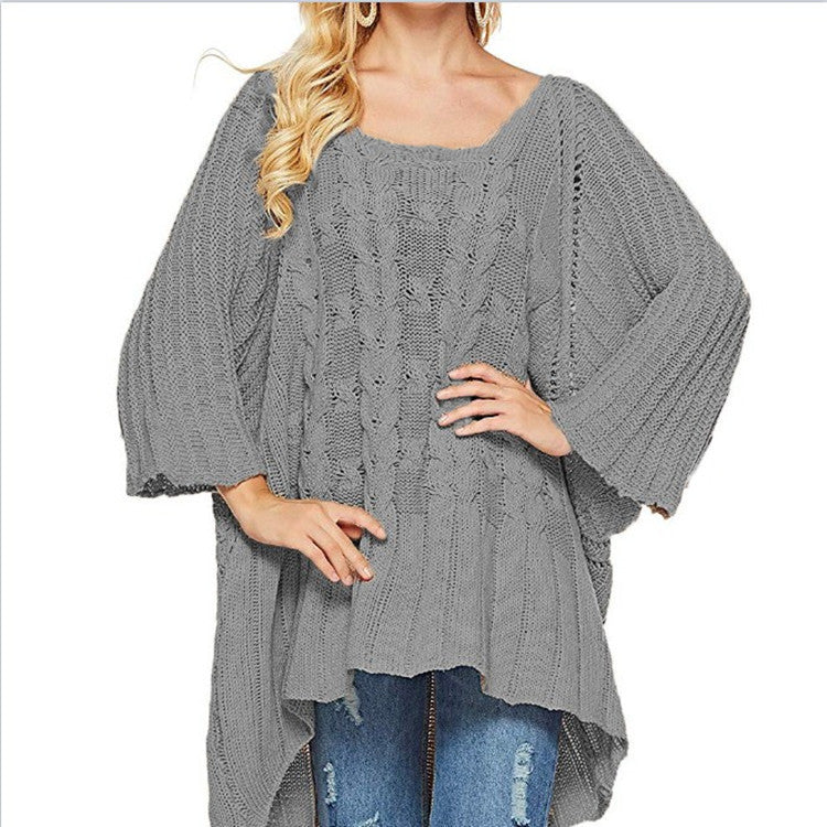 Kvinnes chunky strikket poncho med trendy kabelforløpning og brede ermer Skjora