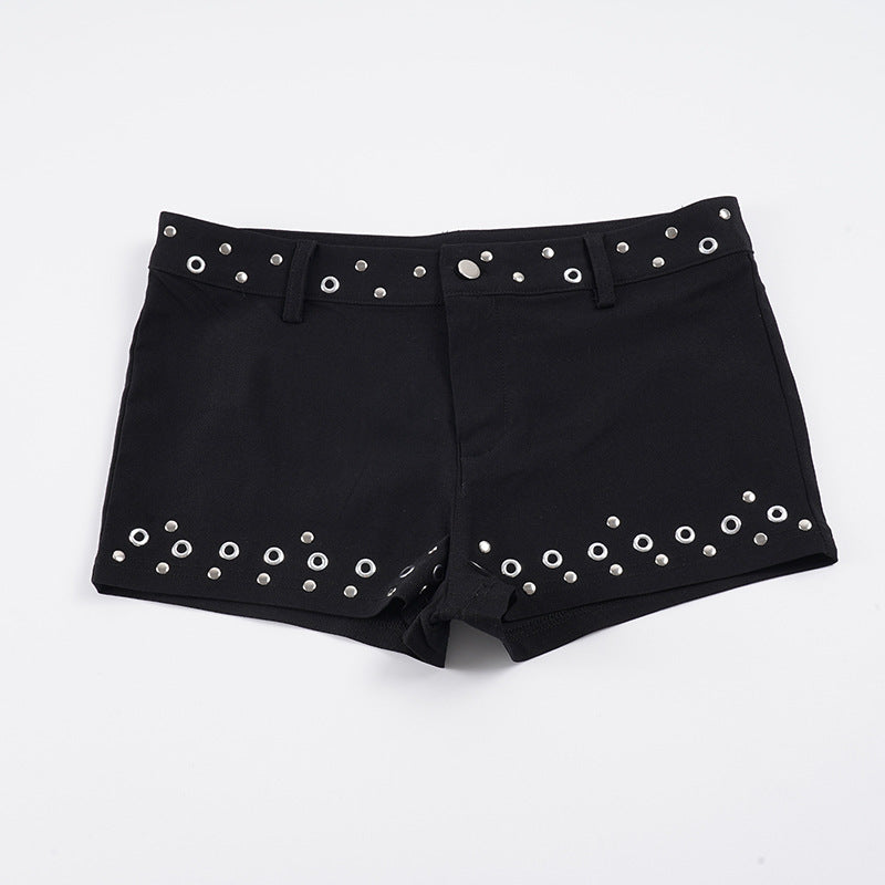 Dame shorts i urban stil med metalliske naglapplikasjoner Skjora