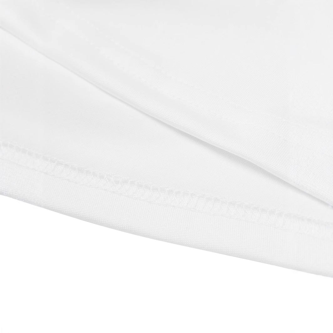 Dame Crop-T-skjorte med lyst kirsebærmotiv og kort snitt Skjora