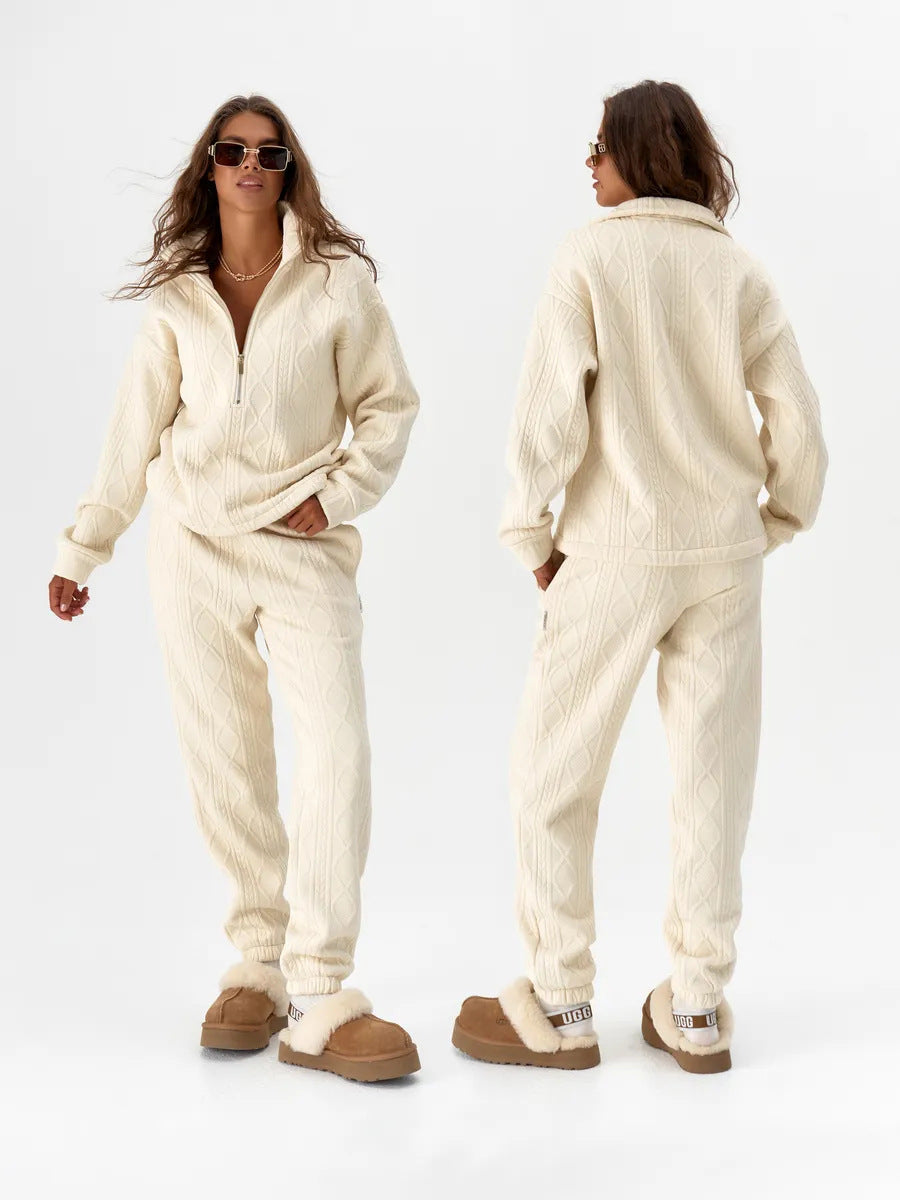 Kvinnens koselige fleece loungewear-sett med glidelås og ribbestruktur Skjora