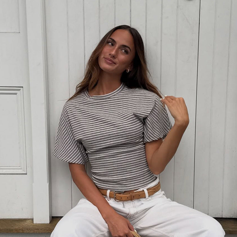 Damer moderne kortermet topp med avslappet stripemønster og elegant snitt Skjora