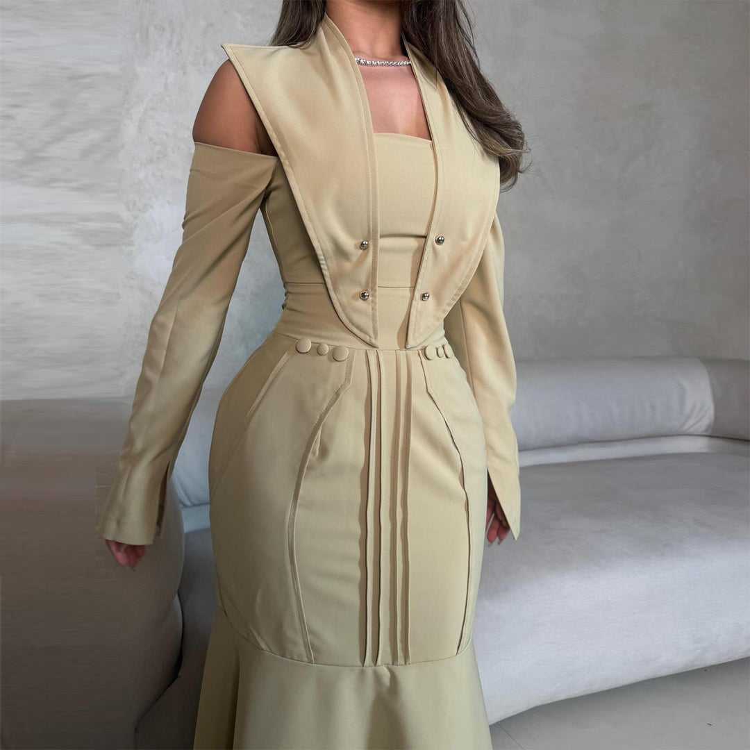 Kvinne maxi kjole med innovativ klipp og elegante detaljer