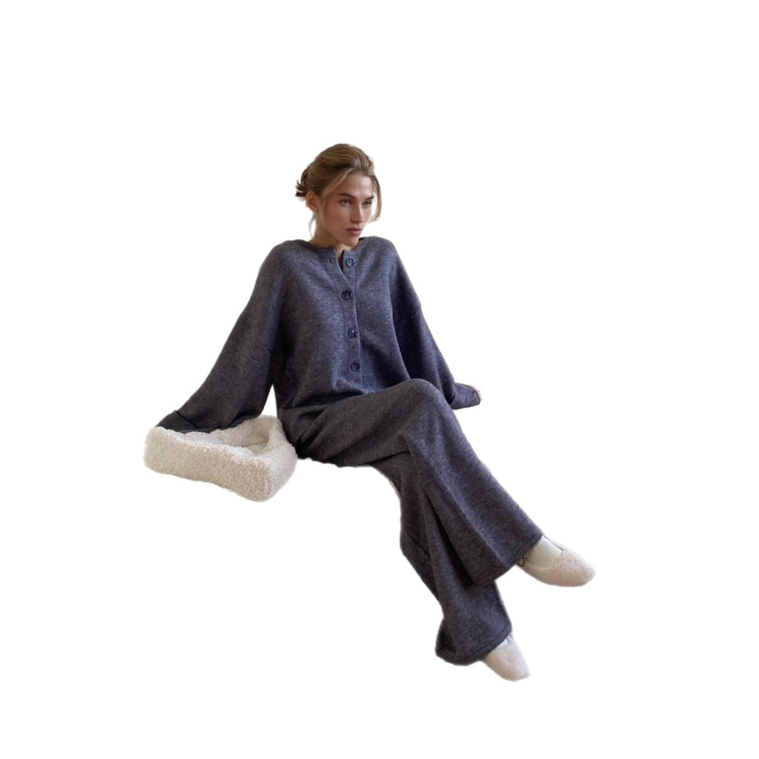 Dame avslappende strikket loungewear-sett med knappestolpe og løs passform Skjora