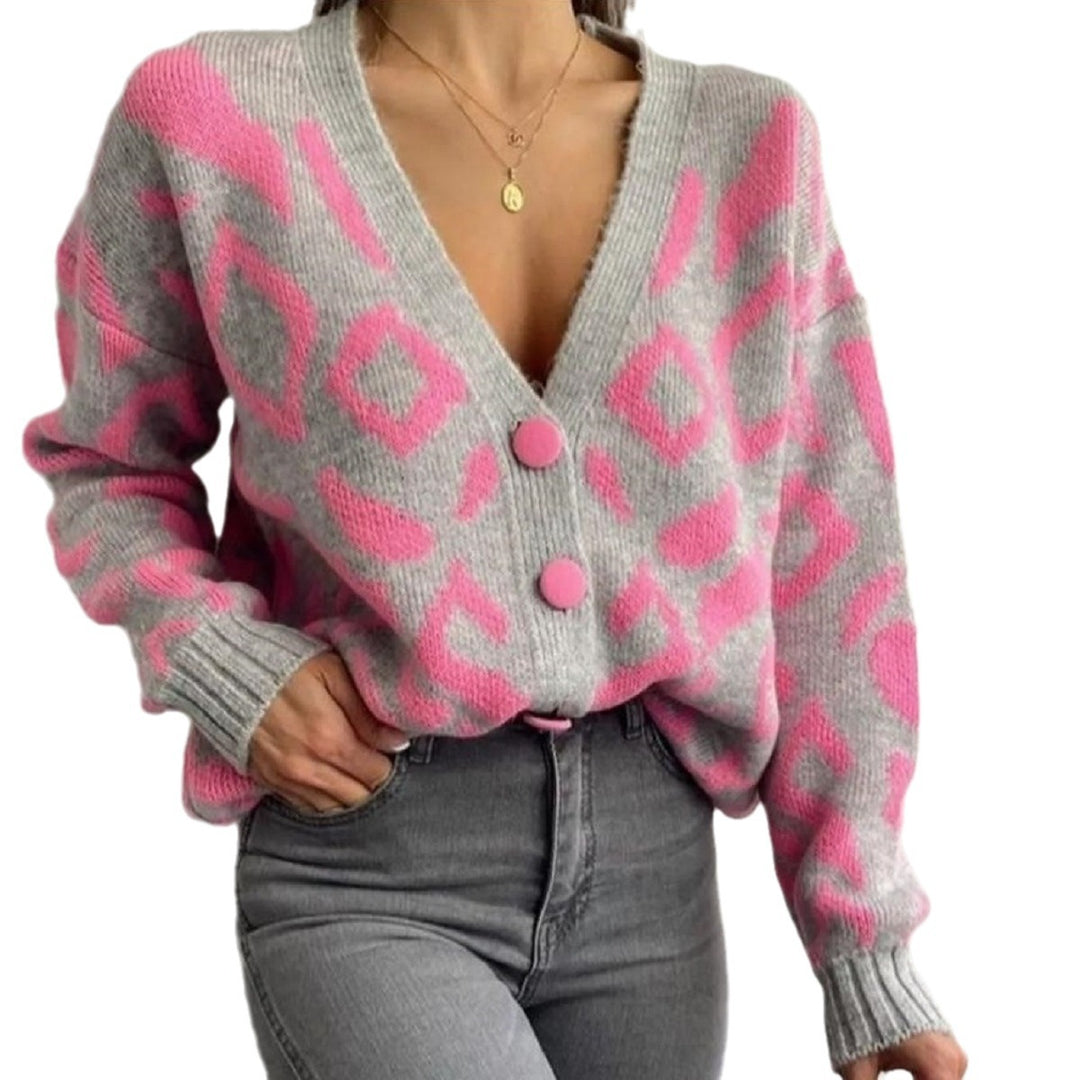Kvinnens fashionable cardigan med iøynefallende dyremønster og myk berøring Skjora
