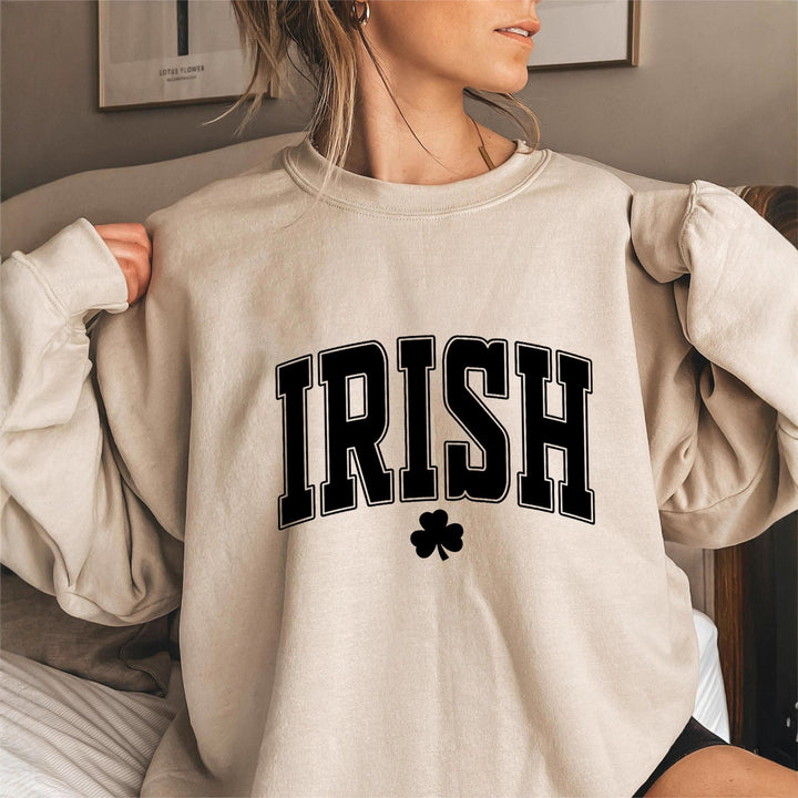 Kvinnens sweatshirt med moderne irsk designfokus Skjora