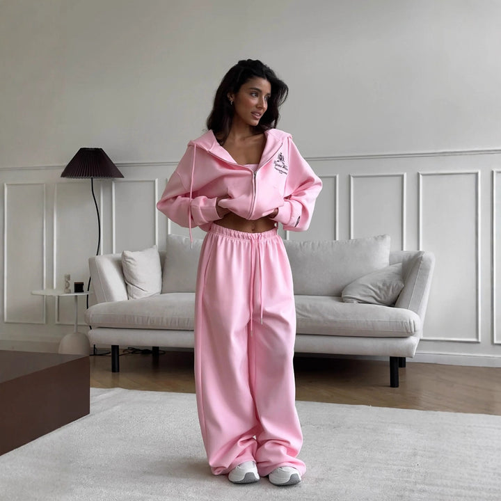 Kvinne Cozy Athleisure Sett med kortet hettegenser og vide joggebukser Skjora