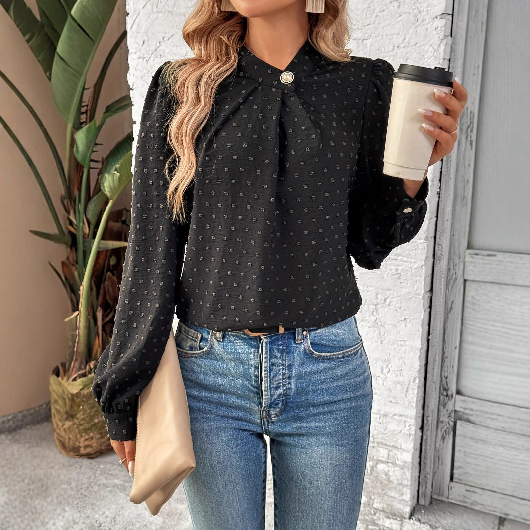 Dames elegant bluse med volangdetaljer og edel knappdesign Skjora