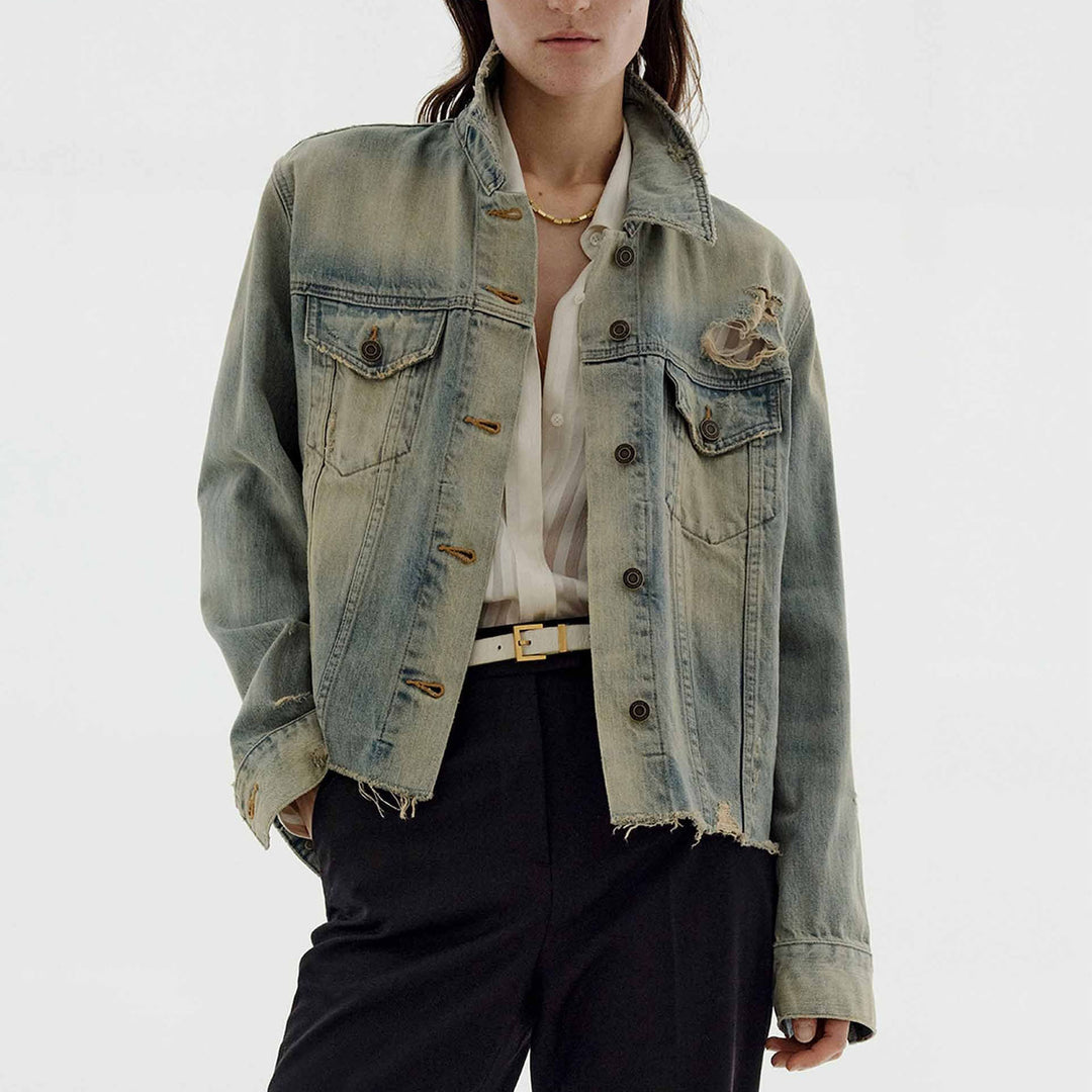 Dame moteriktig denimjakke i vintage-stil med avslappet snitt og frynsete detaljer Skjora