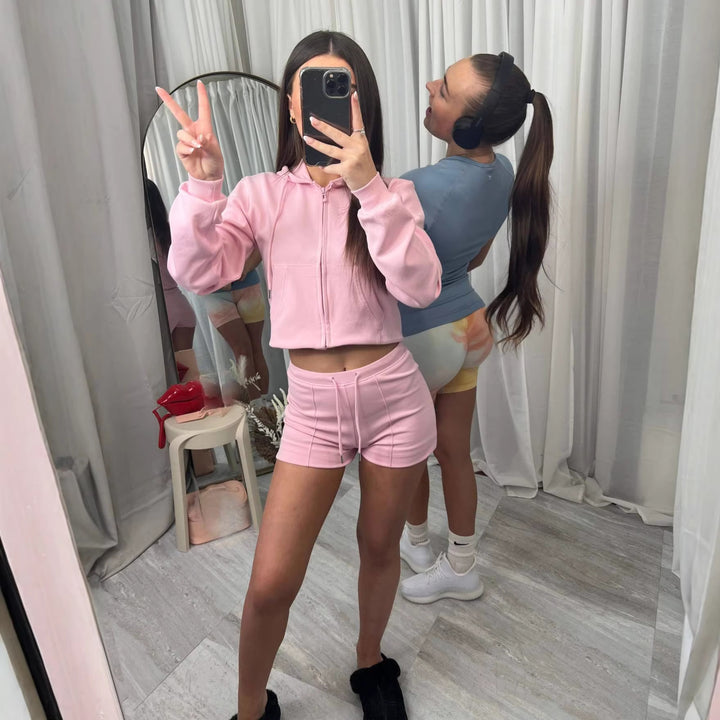 Kvinnors sportiga crop top och shorts set Skjora