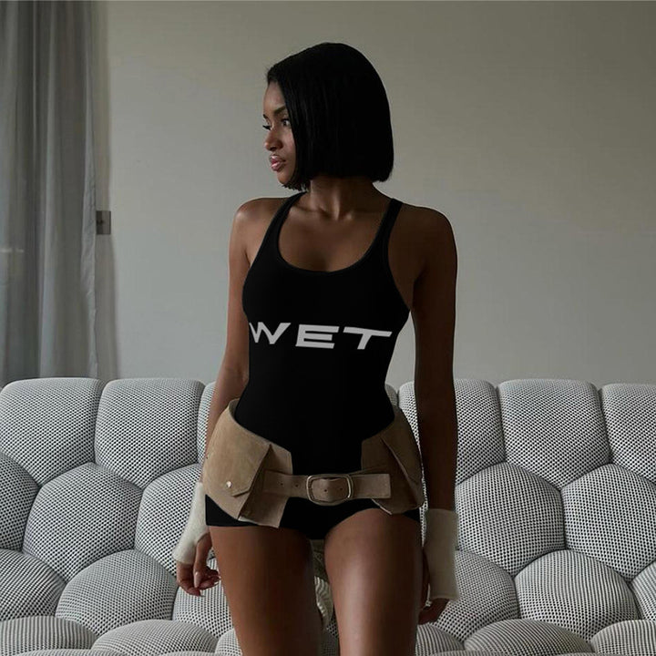 Dame Sporty jumpsuit med racerback og iøynefallende logo Skjora