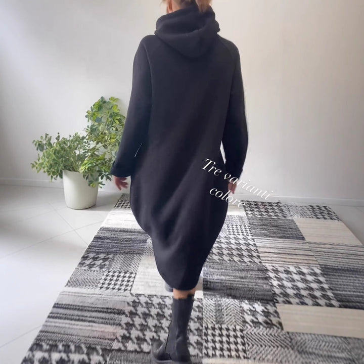 Dame hoodie kjole i en avslappet oversized stil med glitrende detaljer Skjora