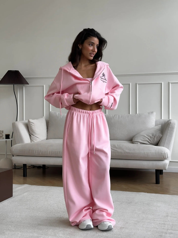 Kvinne Cozy Athleisure Sett med kortet hettegenser og vide joggebukser Skjora