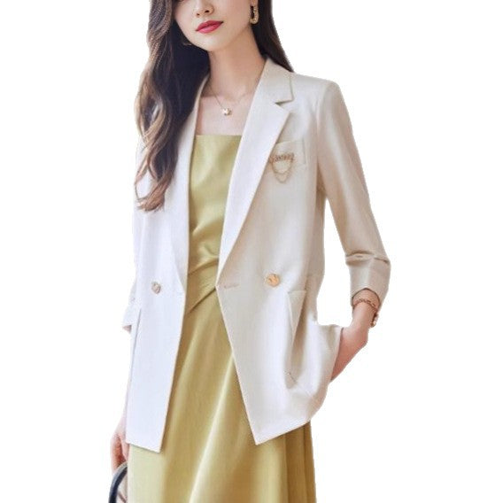 Damer moteriktig blazer med elegante knappedetaljer Skjora
