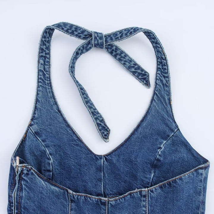 Dame jumpsuit laget av denim med kryssbånd Skjora