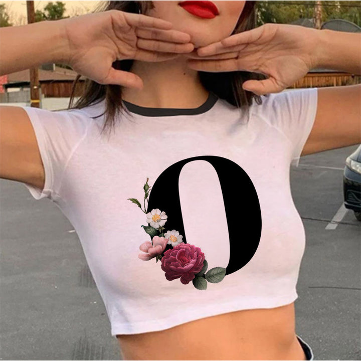 Dame cropped T-skjorte med blomstrede initialdesign Skjora