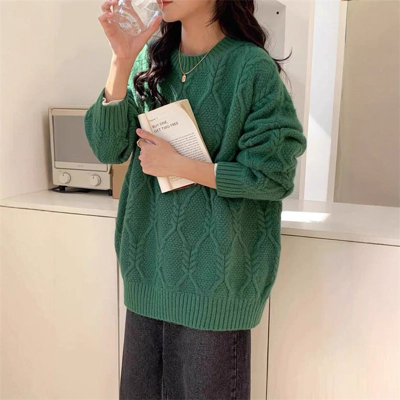 Women's knitted sweater with cable design and casual fit Skjora