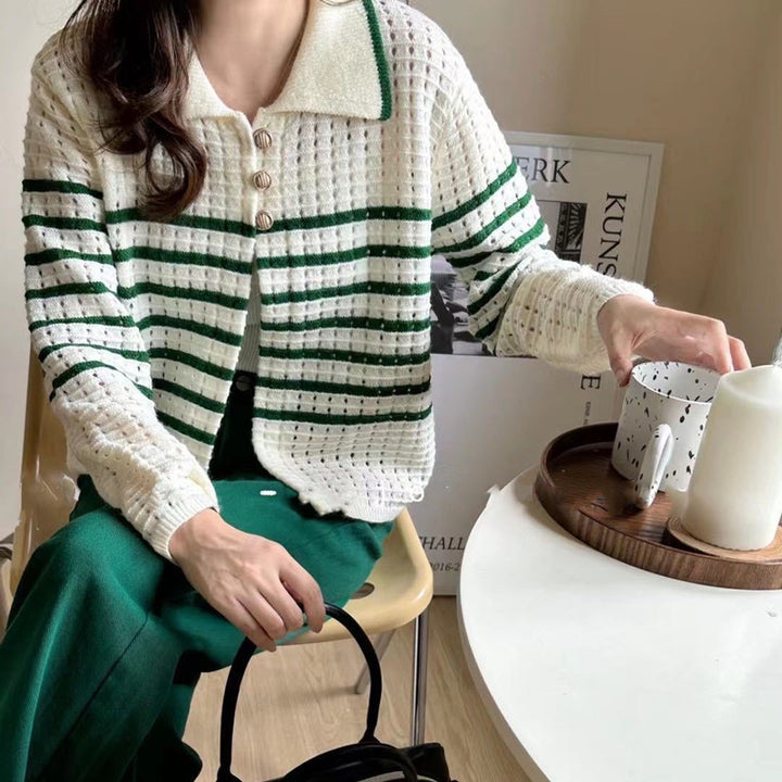 Kvinne strikket cardigan med maritimt stripe mønster og knappedetaljer Skjora