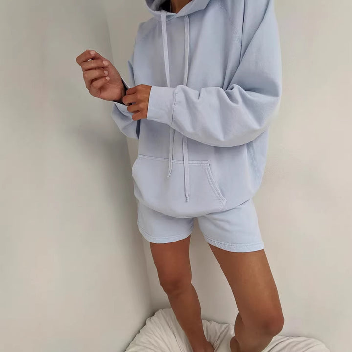 Women's casual hoodie and shorts set made of soft cotton blend with practical pockets