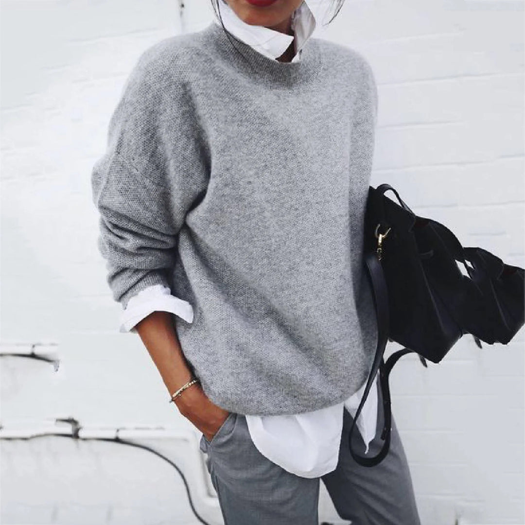 Dame koselig rundhalsgenser laget av fin strikkblanding Skjora