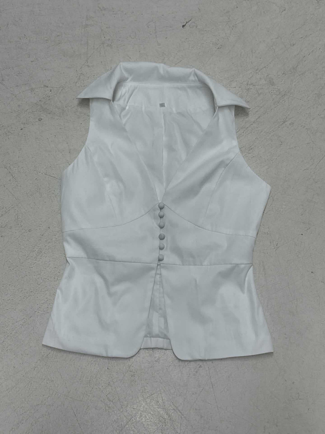 Dame ermeløs Blazer-overdel med elegant snitt og smakfulle knappdetaljer Skjora