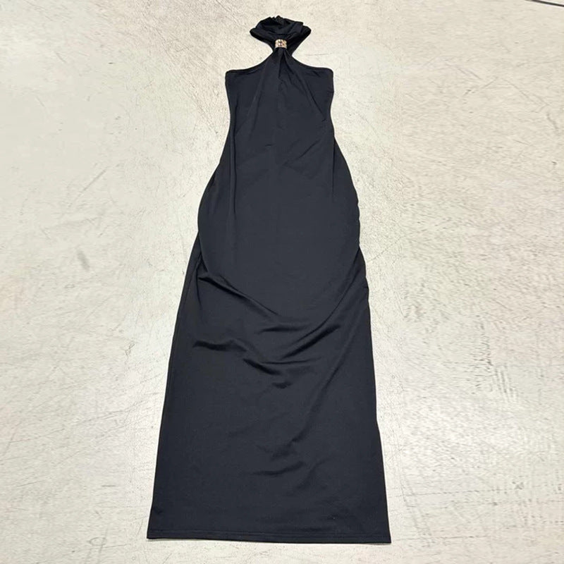 Dame kveldsdrakt med stilig halterneck-design og elegant silhuett Skjora