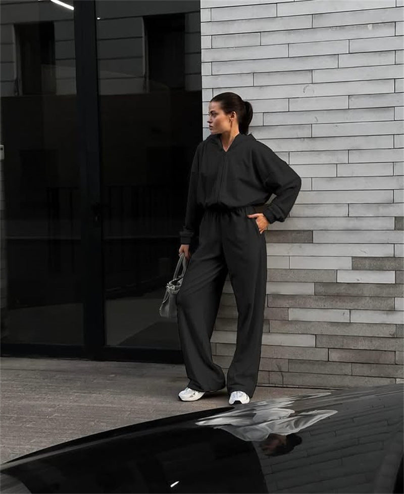 Kvinnenes koselige fleece jumpsuit med hette og praktiske lommer Skjora