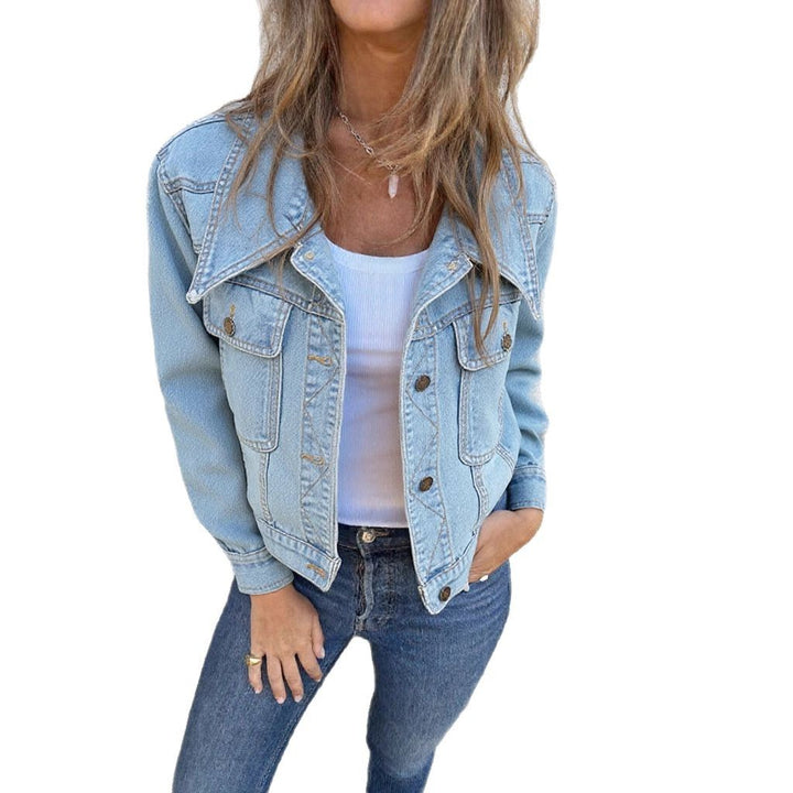 Dame casual denimjakke i vintage stil med chic snitt og praktiske lommer Skjora