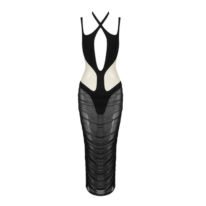Dame figurvennlig kjole med innovativt cut-out-design og transparente innsatser Skjora