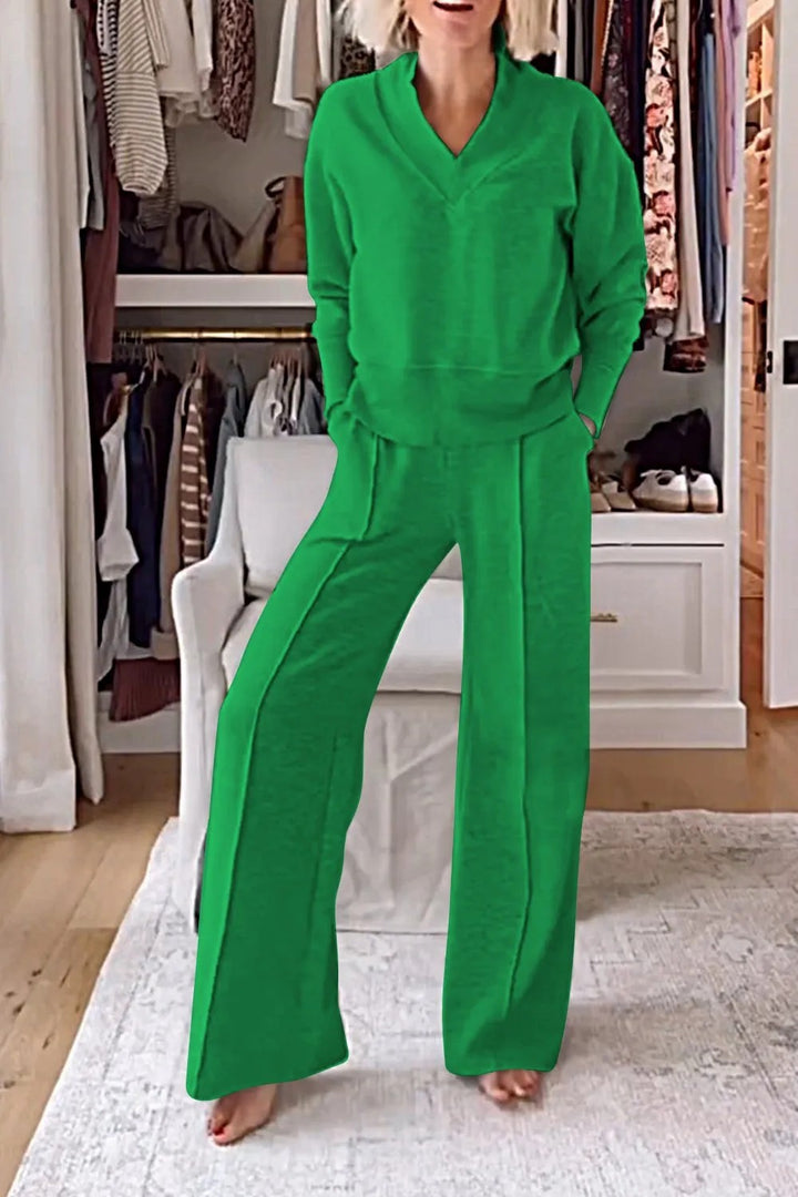 Kvinnenes komfortable loungewear-sett med V-hals og løs passform Skjora