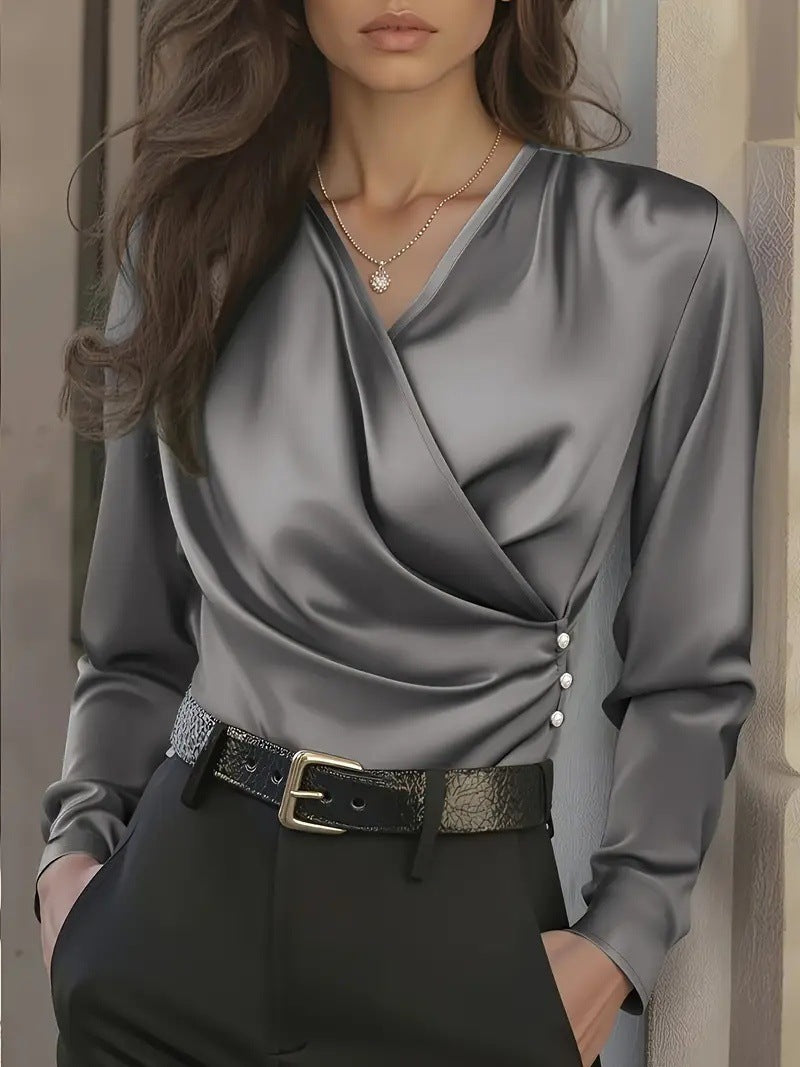 Dame omslagsbluse med elegante knappedetaljer Skjora