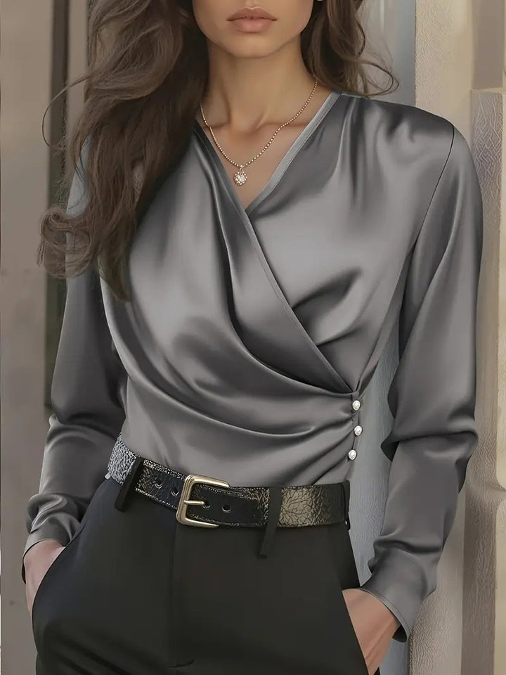 Dame omslagsbluse med elegante knappedetaljer Skjora