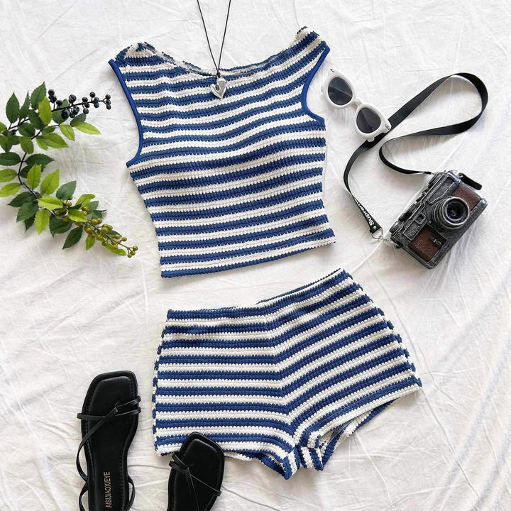 Dame Strand-Outfit med stripete Crop-Top og shorts Skjora