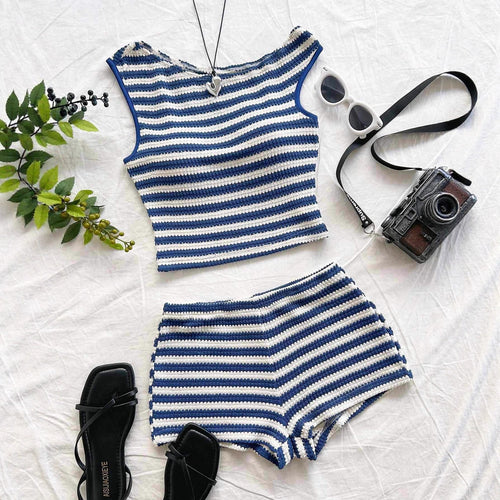 Dame Strand-Outfit med stripete Crop-Top og shorts Skjora