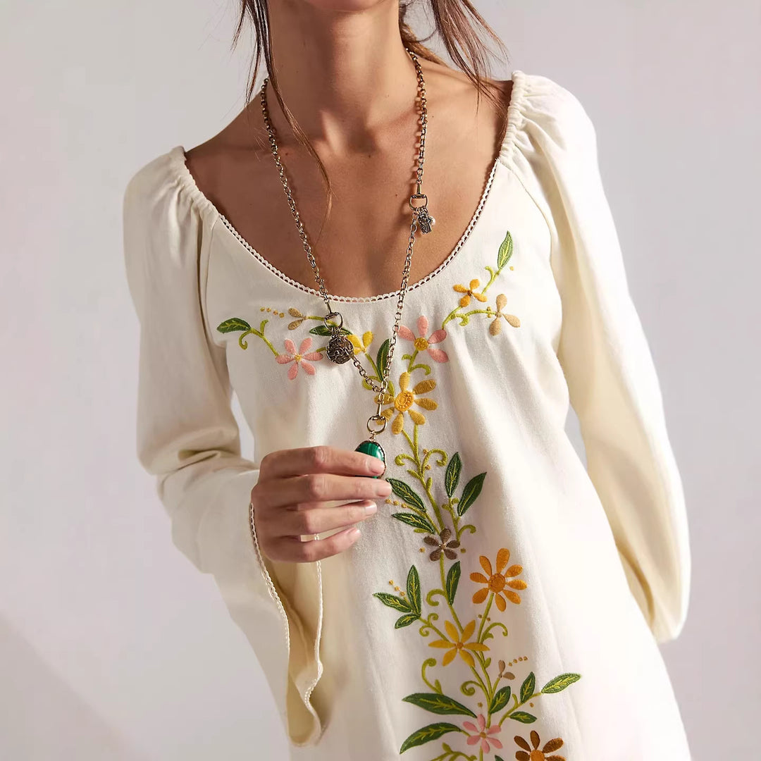 Damen Blusenkleid mit floralen Stickereien und weit ausgestellten Ärmeln Skjora