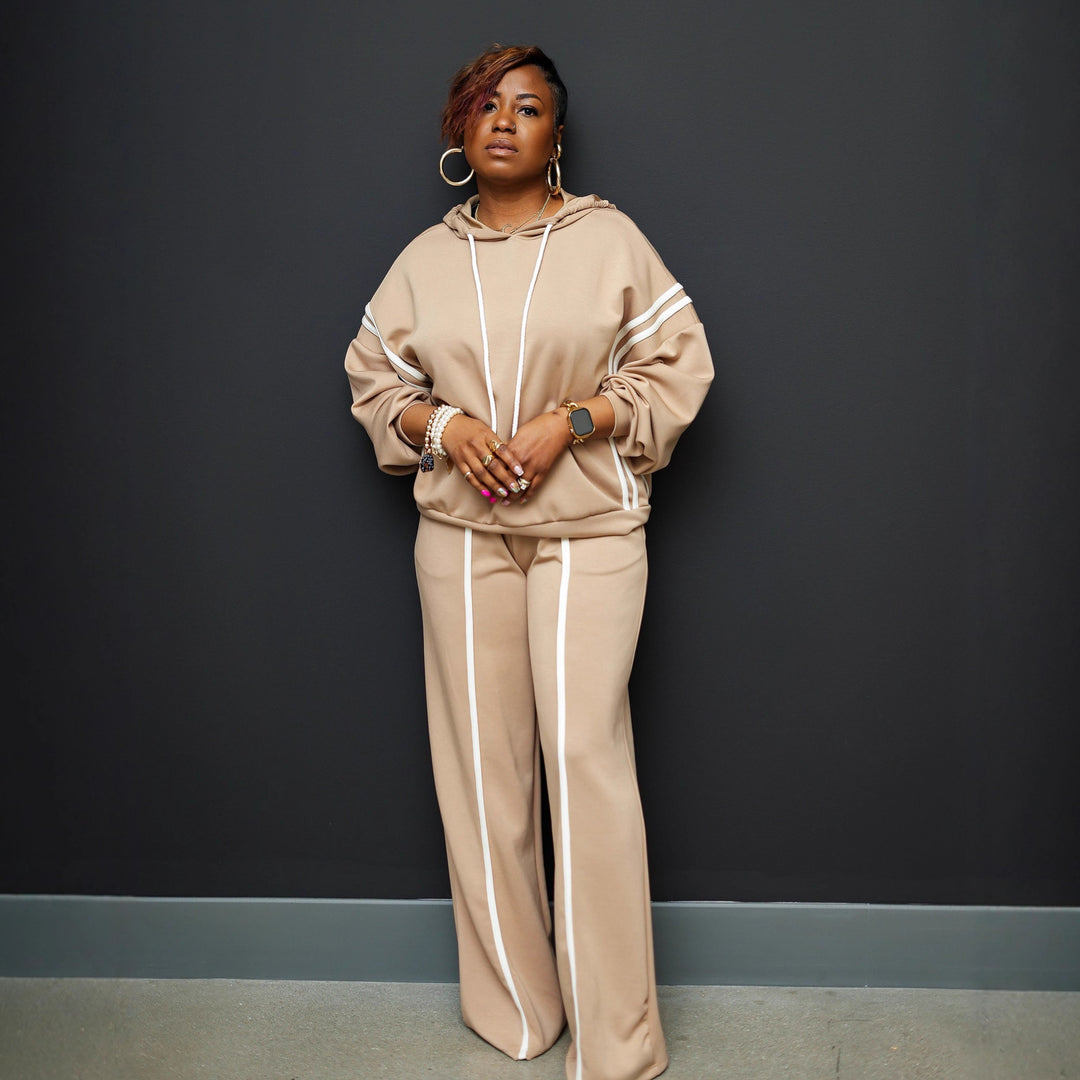 Dame sporty loungewear-set med oppbrettede ermer og sidestreker Skjora