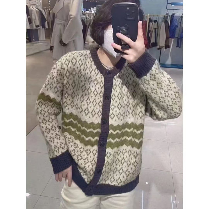 Kvinnes fashionabel cardigan i norsk stil Skjora