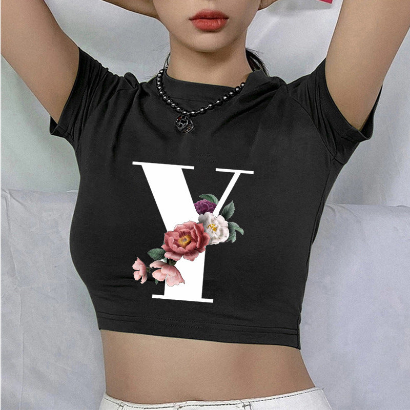 Dame cropped T-skjorte med blomstrede initialdesign Skjora