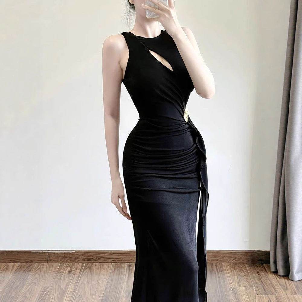 Dame figurnær kveldskjole med asymmetrisk snitt og elegant drapering Skjora