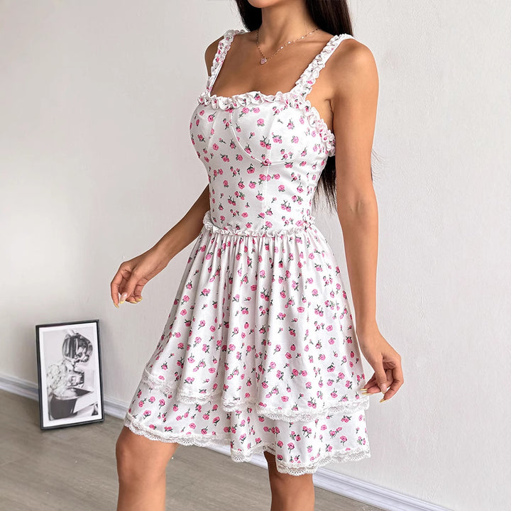 Dame leken sommerkjole med volangdetaljer og blomsterdesign Skjora