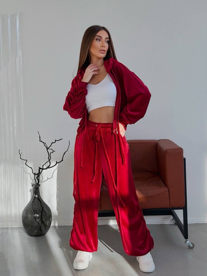 Kvinnelig casual hette sett med langermet topp og brede joggers Skjora