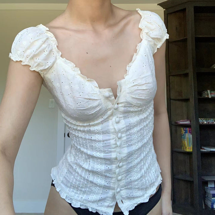 Damebluse med romantisk volangdesign og dekorative knappe detaljer Skjora