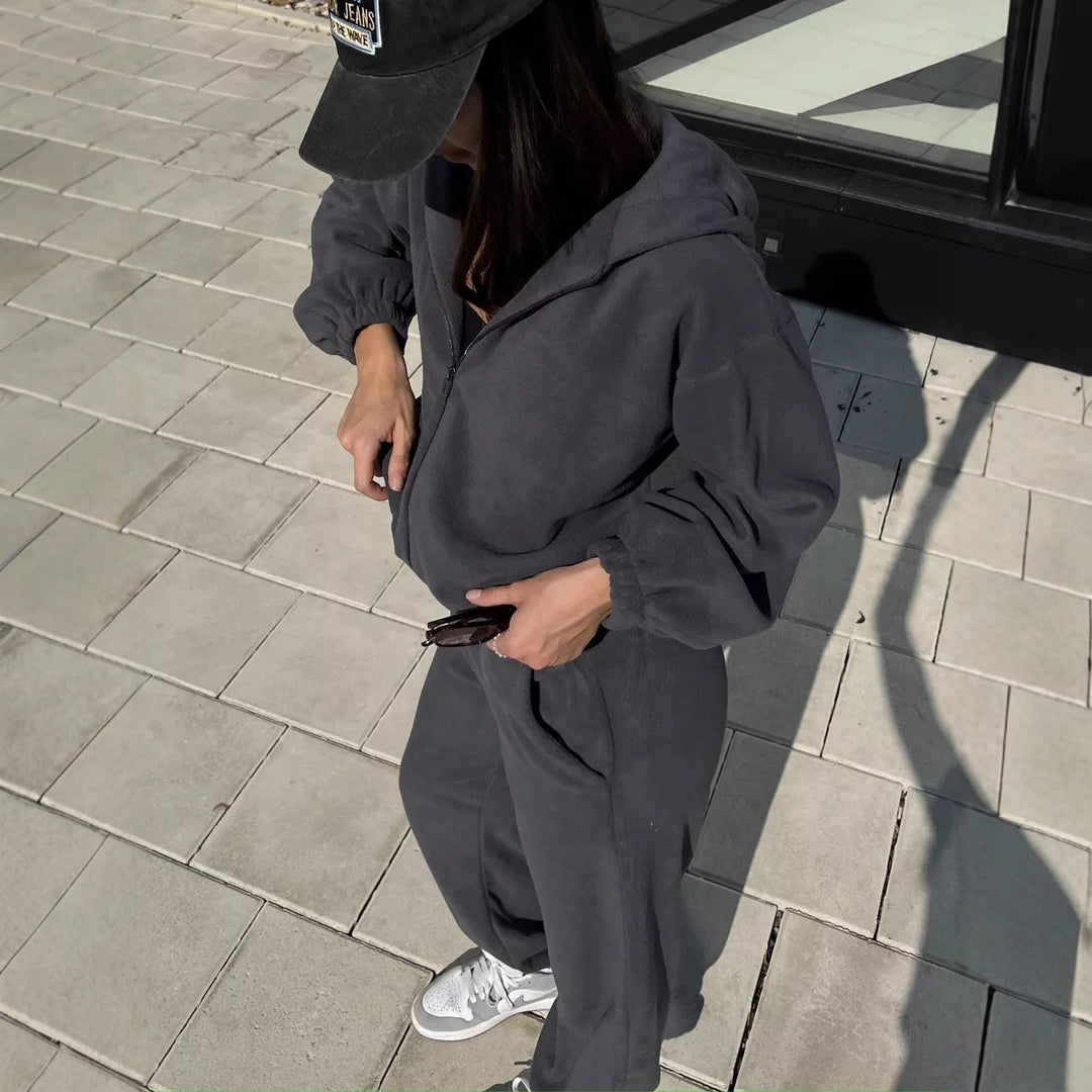 Kvinnens fleece dress med praktiske lommer og hette Skjora